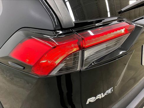 Used 2019 Toyota RAV4 XLE Premium image 29