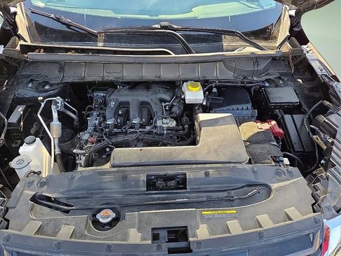 Used 2025 Nissan Pathfinder SV image 10