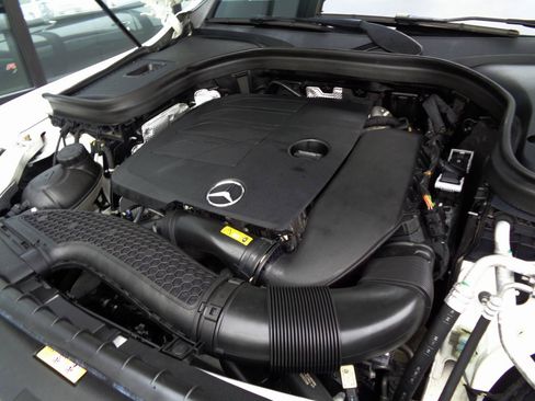 Used 2021 Mercedes-Benz GLC 300 4MATIC w/ AMG Line image 19