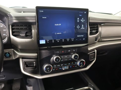 Used 2024 Ford Expedition Max XLT image 5