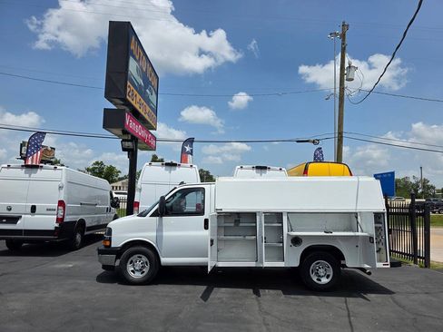 Used 2019 Chevrolet Express 3500 w/ Power Convenience Package RWD image 6