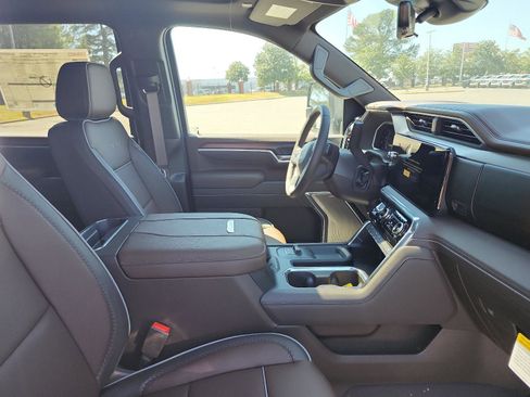 New 2026 GMC Sierra 3500 Denali w/ Denali Reserve Package image 7