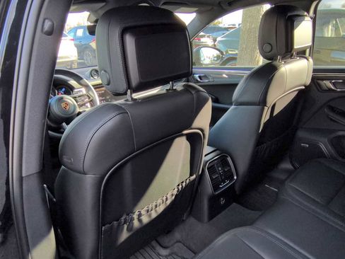 Used 2023 Porsche Macan GTS image 9