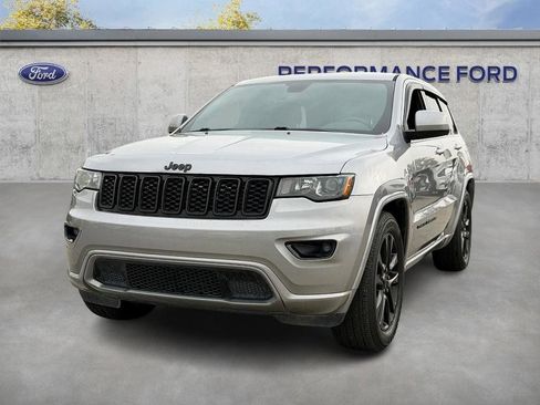 Used 2021 Jeep Grand Cherokee Laredo X image 2