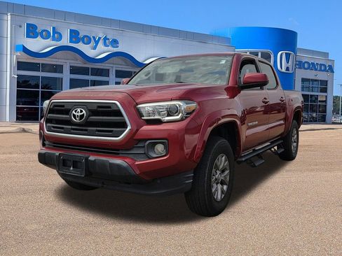 Used 2017 Toyota Tacoma SR5 w/ Tow Package RWD image 7