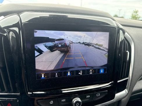 Used 2023 Chevrolet Traverse Premier AWD/4WD image 4