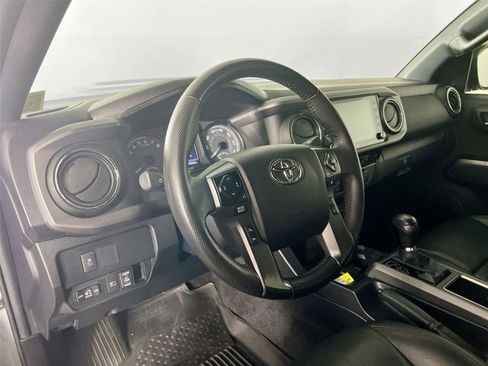 Used 2021 Toyota Tacoma TRD Sport w/ TRD Premium Sport Package AWD/4WD image 10
