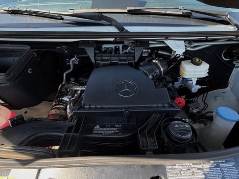Used 2025 Mercedes-Benz Sprinter 2500 image 34