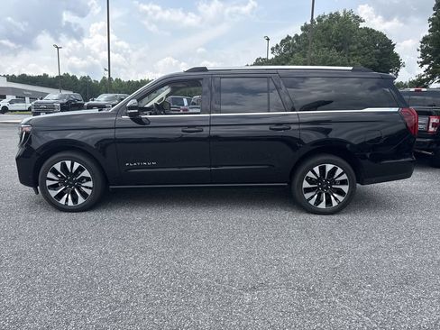 Used 2025 Ford Expedition Max Platinum w/ Driver's Package AWD/4WD image 4
