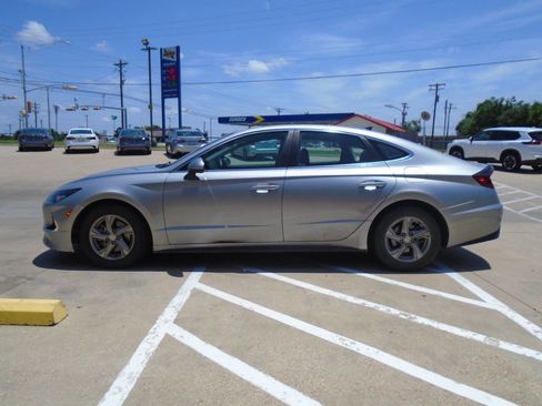 Used 2021 Hyundai Sonata SE FWD image 3