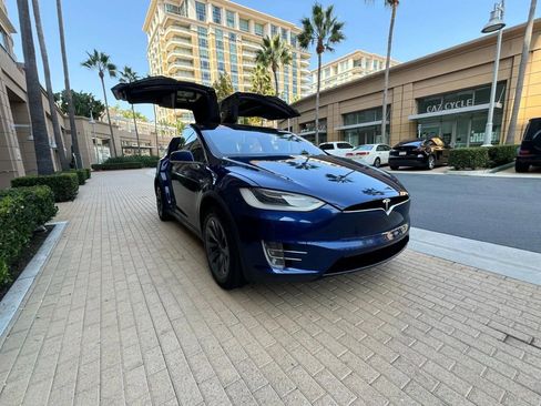 Used 2018 Tesla Model X 75D AWD/4WD image 3