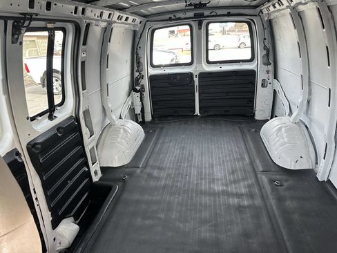 Used 2020 Chevrolet Express 2500 w/ Enhanced Convenience Package image 15