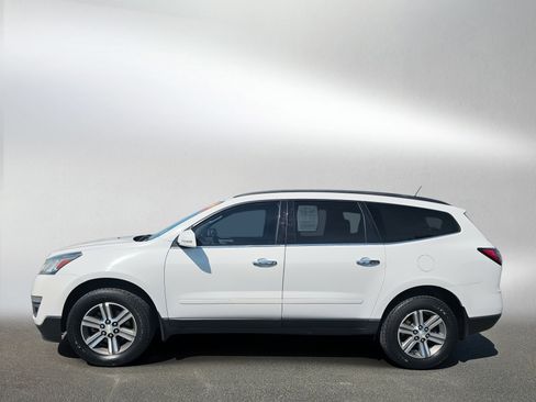Used 2017 Chevrolet Traverse LT FWD image 2