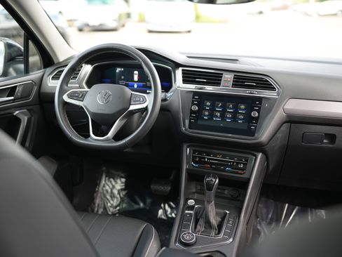 Certified 2022 Volkswagen Tiguan SE w/ Panoramic Sunroof Package image 26