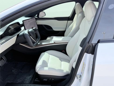 Used 2025 Tesla Model S image 24