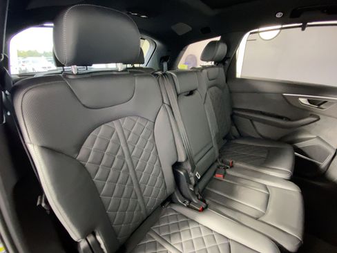 Used 2025 Audi SQ7 Premium Plus w/ Executive Package image 32