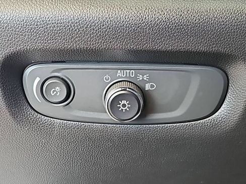 Certified 2023 Chevrolet Traverse LT FWD image 31