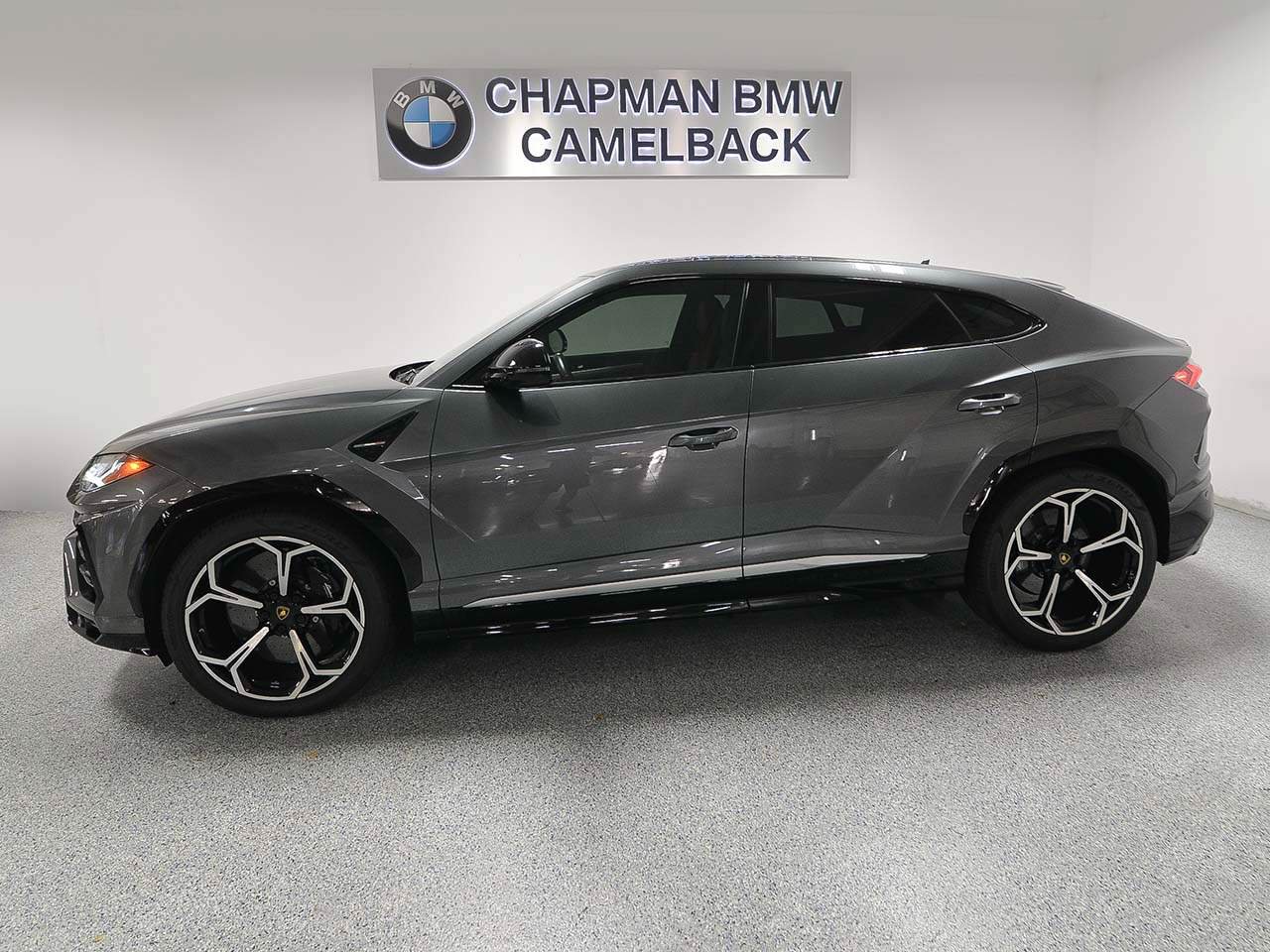 Used 2020 Lamborghini Urus AWD/4WD image 3