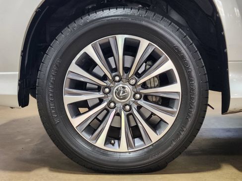 Used 2023 Lexus GX 460 Luxury w/ Accessory Package AWD/4WD image 22