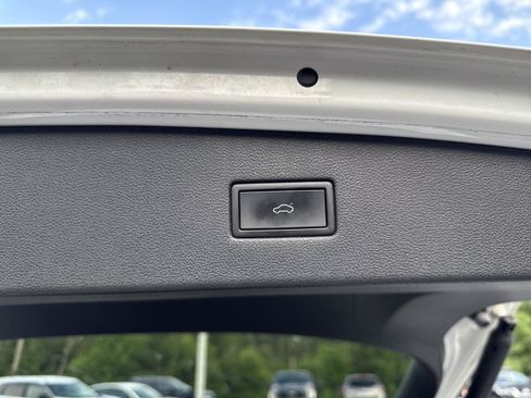 Used 2022 Volkswagen Tiguan SEL R-Line AWD/4WD image 28