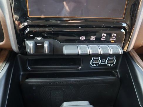 Used 2024 RAM 3500 Limited image 17