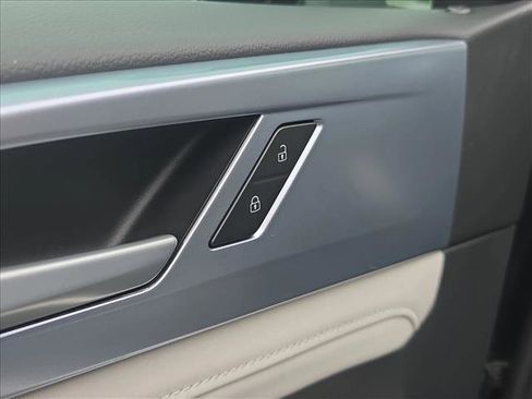 New 2026 Volkswagen Taos SE FWD image 7