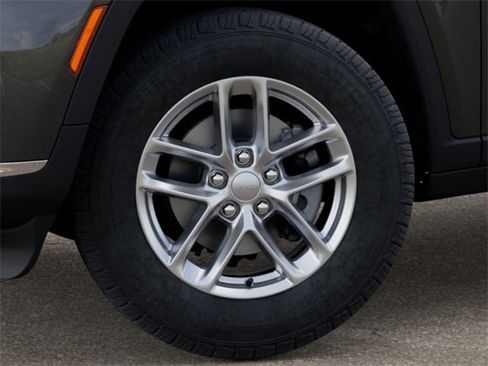 New 2025 Jeep Grand Cherokee L Laredo image 8