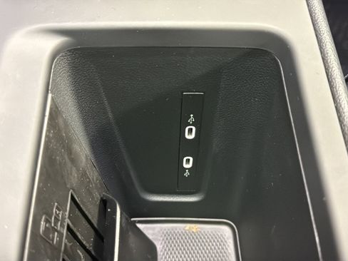 New 2026 Volkswagen Tiguan SE R-Line FWD image 17