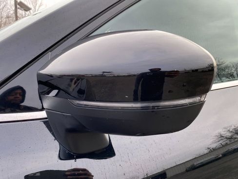 Used 2025 Nissan Pathfinder SL image 11