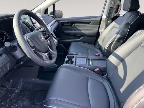 New 2026 Honda Odyssey Touring image 9