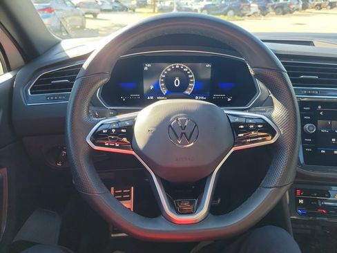 Used 2023 Volkswagen Tiguan SE R-Line image 20