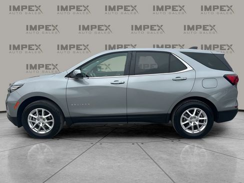 Used 2024 Chevrolet Equinox LT w/ Driver Convenience Package image 2