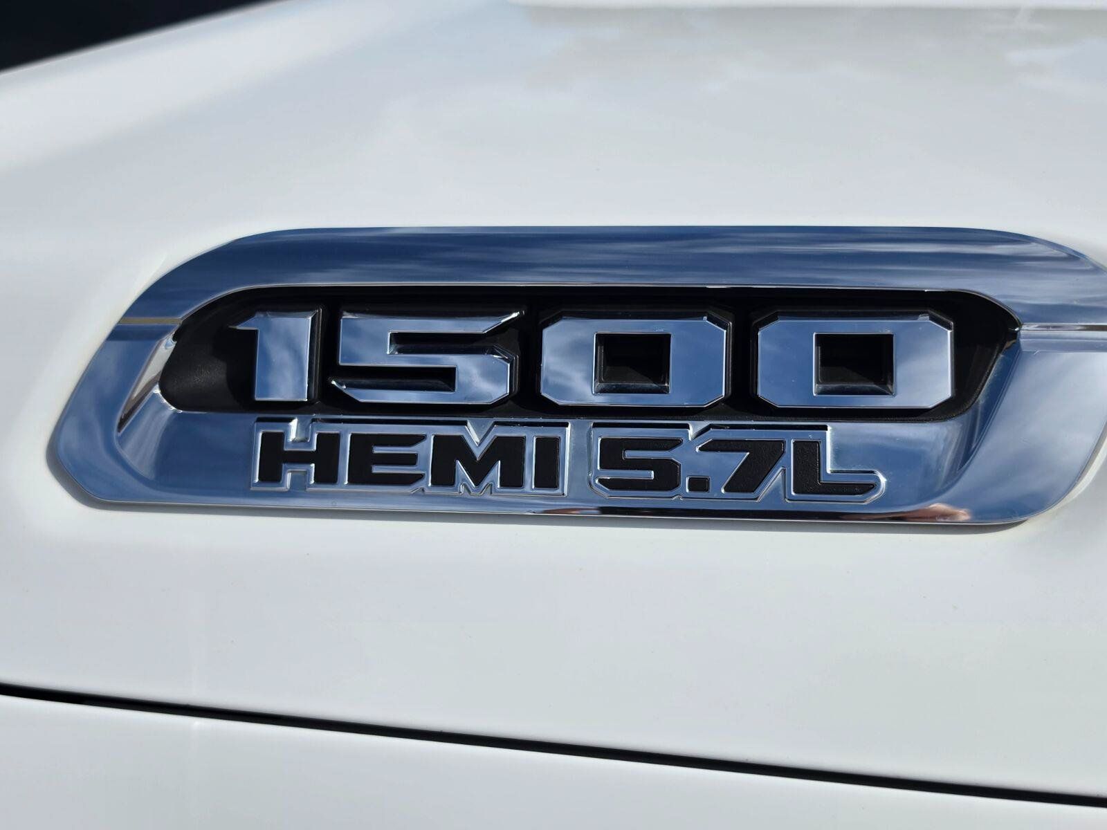 Used 2022 RAM 1500 Laramie AWD/4WD image 9