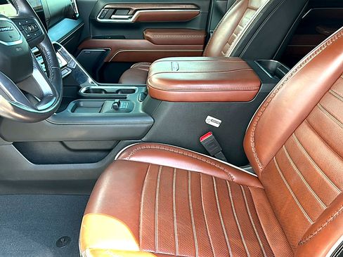 Used 2024 GMC Sierra 3500 Denali Ultimate AWD/4WD image 13