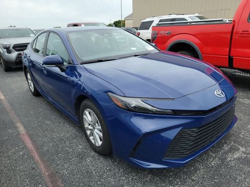 Used 2025 Toyota Camry LE image 4