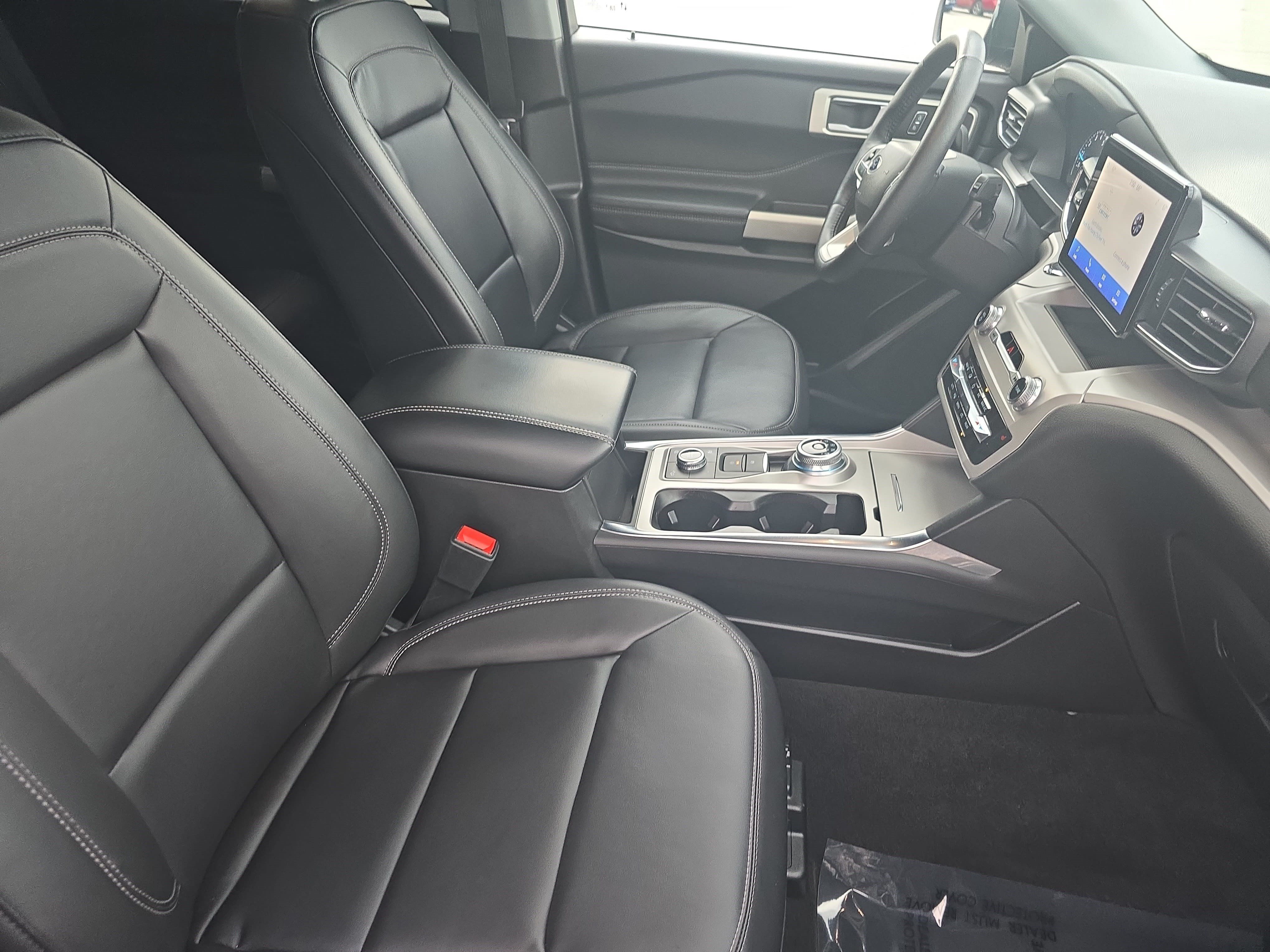 Used 2023 Ford Explorer XLT w/ Equipment Group 202A AWD/4WD image 10