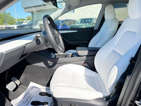 Used 2024 Tesla Model Y Performance AWD/4WD image 13
