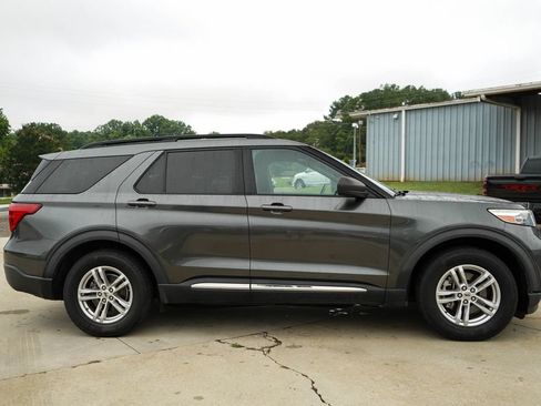 Used 2020 Ford Explorer XLT RWD image 3