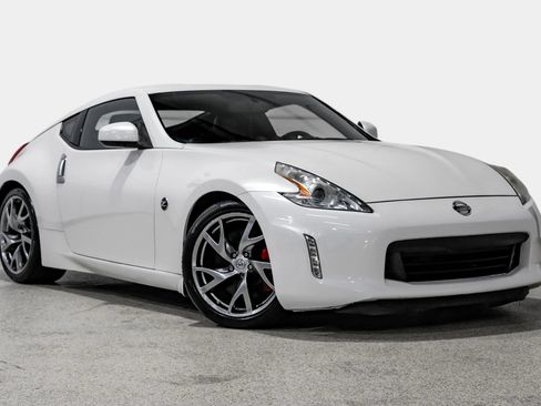 Used 2013 Nissan 370Z Touring w/ Sport Pkg RWD image 4
