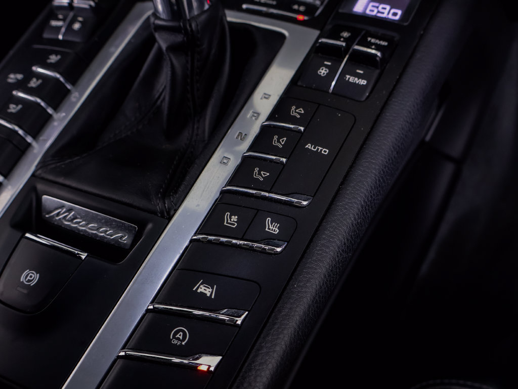 Certified 2021 Porsche Macan S AWD/4WD image 14