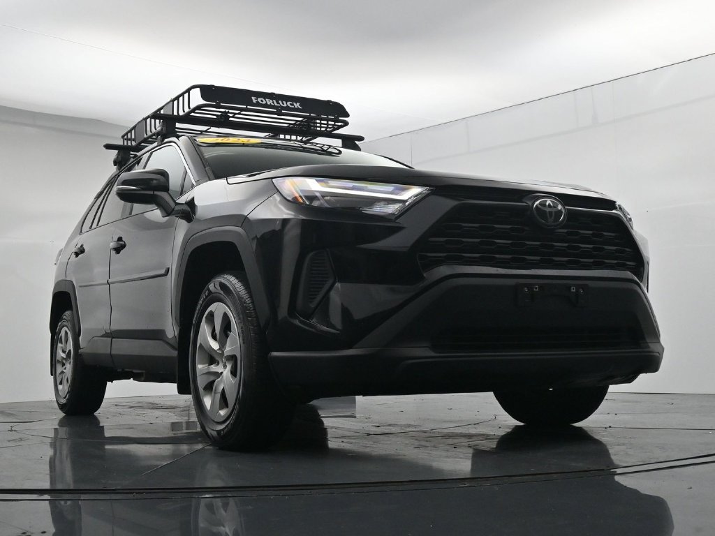 Used 2023 Toyota RAV4 LE AWD/4WD image 33
