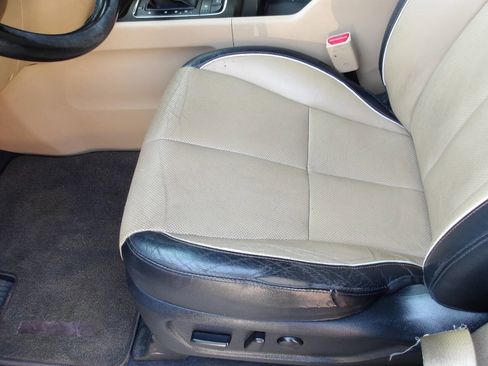 Used 2017 Kia Sedona LX w/ LX Essentials Premium Package image 21