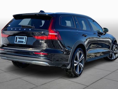 Used 2026 Volvo V60 B5 Cross Country Plus w/ Protection Package Premier image 13
