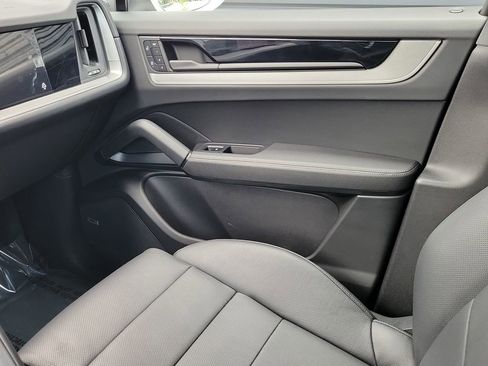 Certified 2025 Porsche Cayenne Base image 23