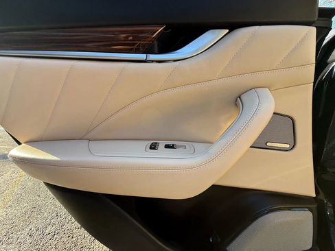 Used 2019 Maserati Levante GranLusso image 16