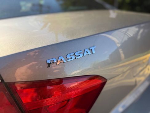 Used 2015 Volkswagen Passat TDI SEL Premium image 37