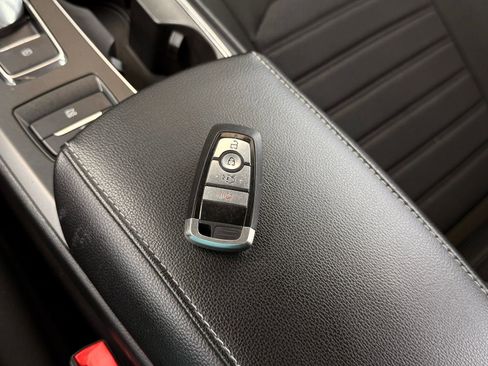 Used 2020 Ford Fusion SE FWD image 31