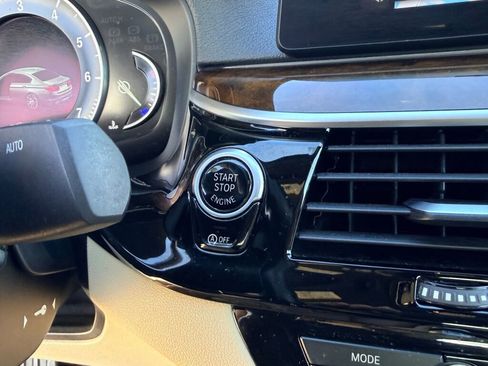 Used 2018 BMW 530i w/ Premium Package image 6