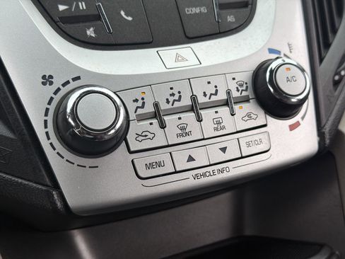 Used 2017 Chevrolet Equinox LT FWD image 27