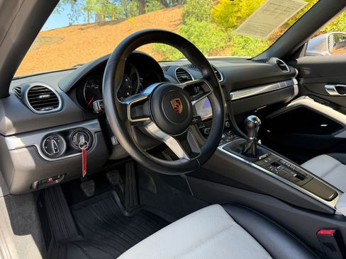 Used 2019 Porsche 718 Boxster RWD image 15